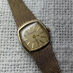 Vintage Armitron Mesh Texture Gold Tone Metal Watch